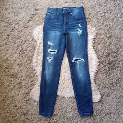 Maurices Sz 8 Women&#39;s Distressed High Rise Everflex Stretch Jeans