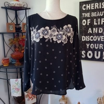 LOFT Medium Petite Women&#39;s Black Floral Crewneck Long Sleeve Lightweight Blouse