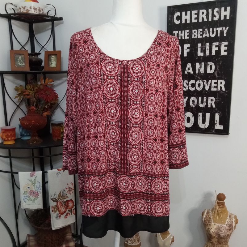 Rose &amp; Olive 1X Women&#39;s Red Mandala Rayon 3/4 Sleeve Stretchy Plus Size Blouse