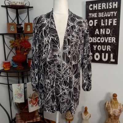 Christopher &amp; Banks Medium Women&#39;s Black &amp; White Stretchy LS Shrug Blouse