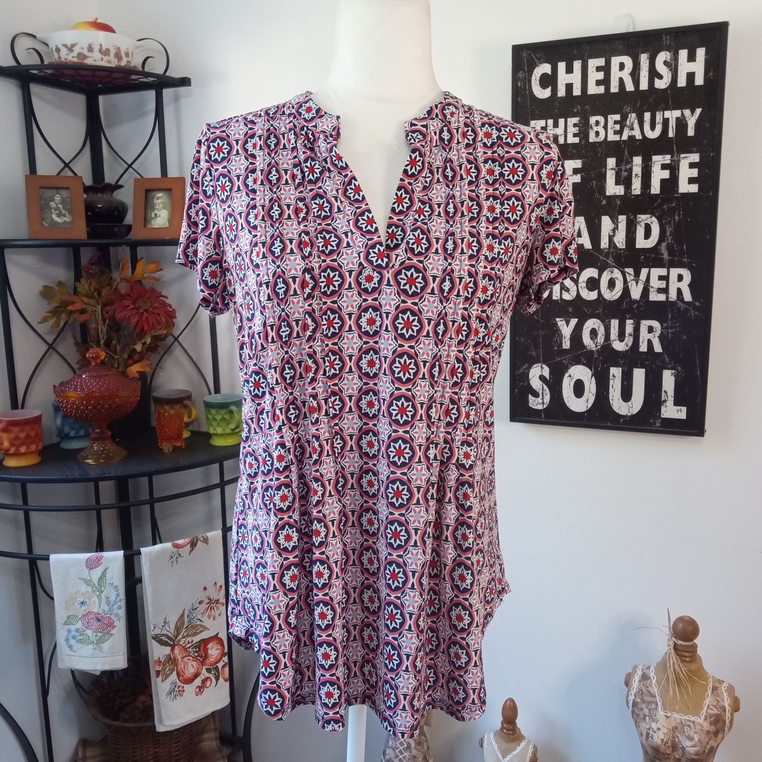 Westport Medium Women&#39;s V-Neck Swing Waist Short Sleeve Stretchy Blouse