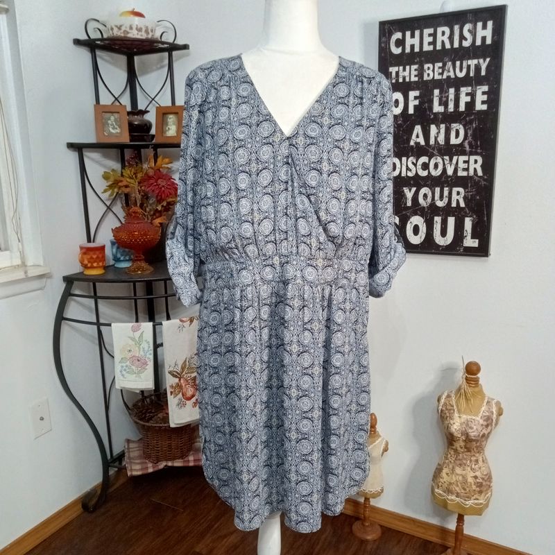 DR2 XL Women&#39;s Blue Boho Floral Short Sleeve V-Neck A-Line Knee Length Dress
