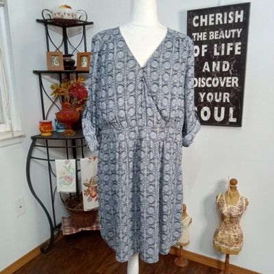 DR2 XL Women&#39;s Blue Boho Floral Short Sleeve V-Neck A-Line Knee Length Dress
