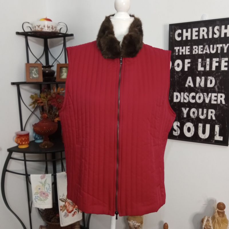 Liz Claiborne Large Women&#39;s Red Quilted Faux Fur Trim Zip Up Vest Jacket