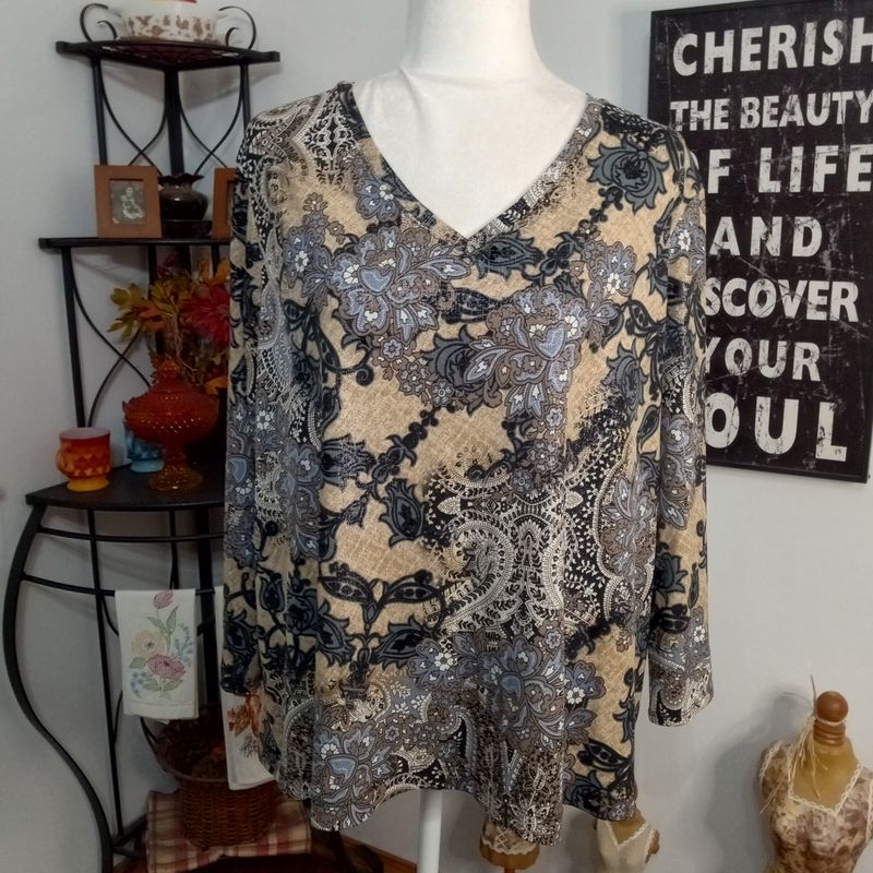 White Stag XXL Petite Women&#39;s Beige Shimmery Floral V-Neck Stretchy Blouse