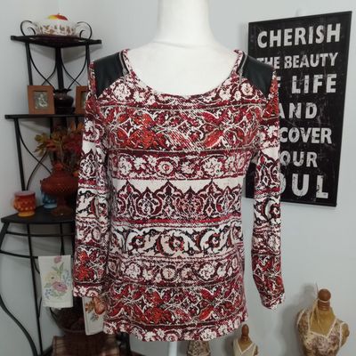 Rafaella Medium Women&#39;s Red Boho Faux Leather Zipper Shoulder Long Sleeve Knit Top