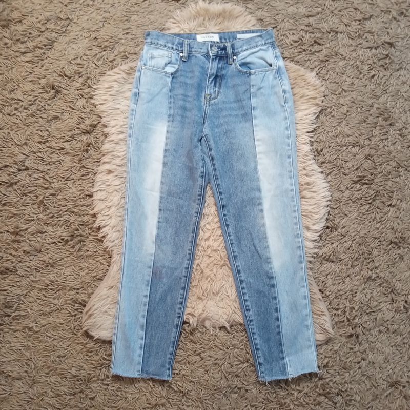 PacSun Sz 2 / 24 Women&#39;s Jrs Vintage Icon Two-Tone Curvy High Rise Distressed Jeans