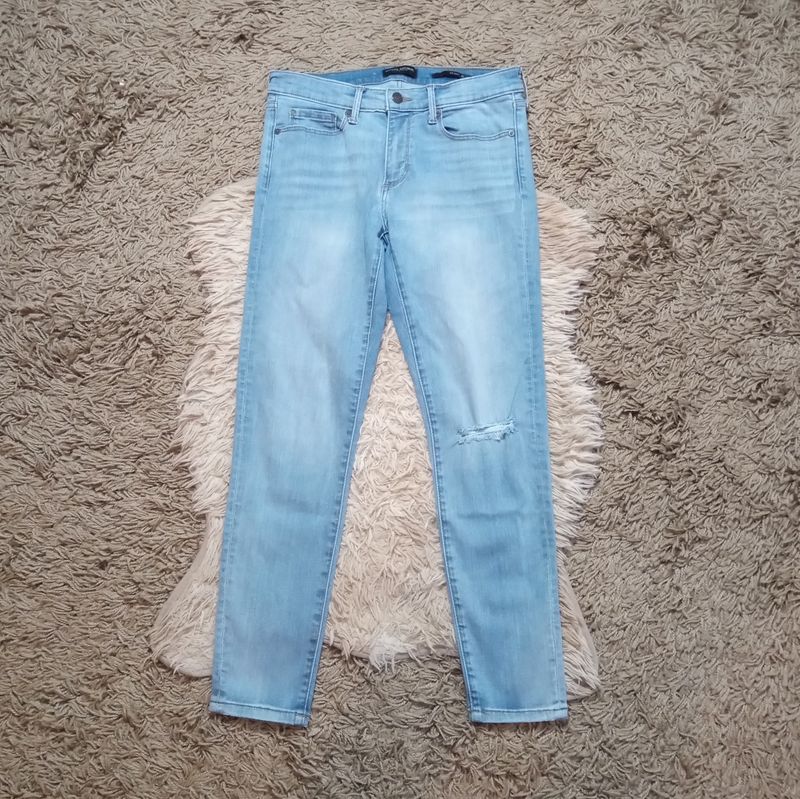 Banana Republic 8 / 28 Women&#39;s Light Wash Distressed Mid Rise Stretch Skinny Jeans