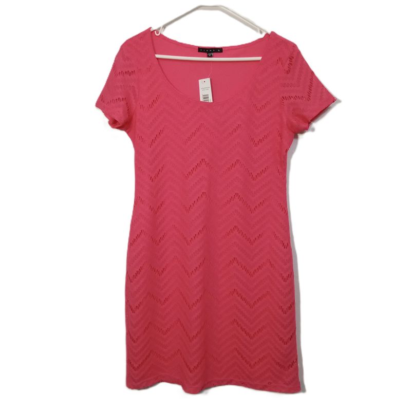 NEW! Tiana B. Medium Women&#39;s Coral Pink Chevron Knit Lined Short Sleeve Dress