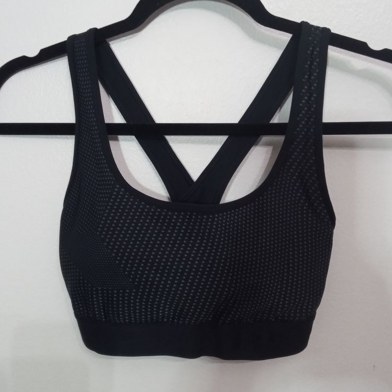 Under Armour Medium Women&#39;s Black Dotted Racerback Sports Bra