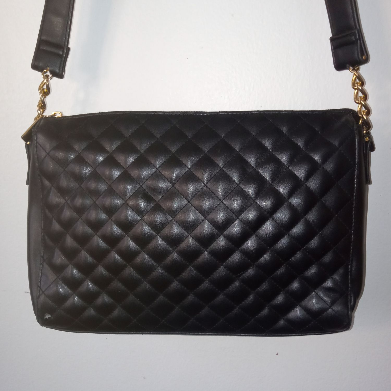Jaclyn Smith Black Classic Quilted Medium Shoulder Handbag Purse