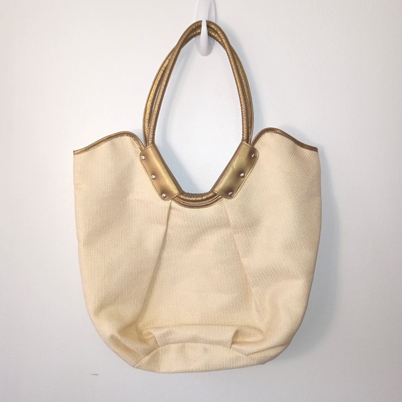 Wacoal Women&#39;s Gold Large Lightweight Lined Beach Tote Shoulder Bag