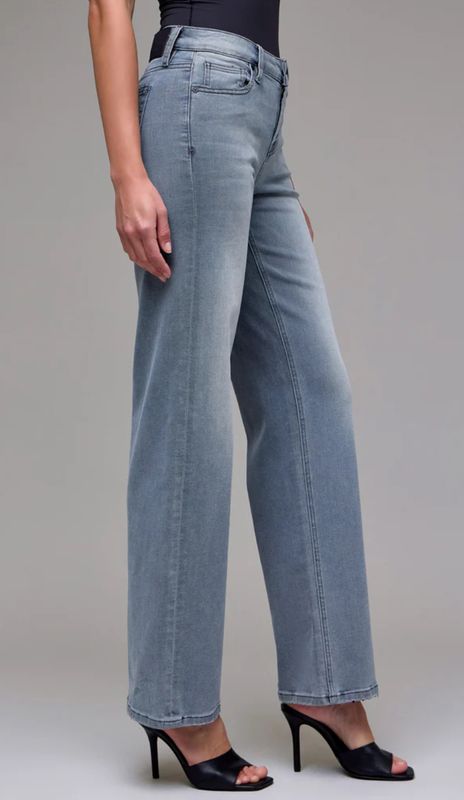 Logan Mid Rise Dad Jean