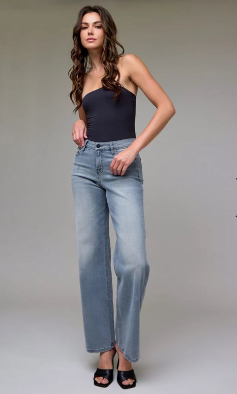 Logan Mid Rise Dad Jean