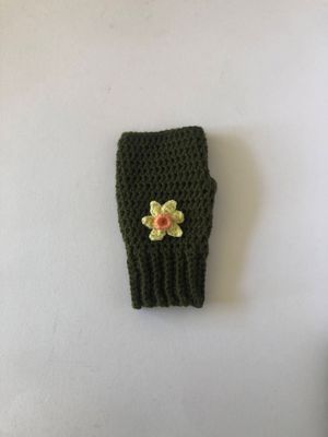 Women's Dark Green Crochet Fingerless Gloves with Daffodil Motifs