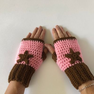"women's brown and pink star crochet fingerless gloves"