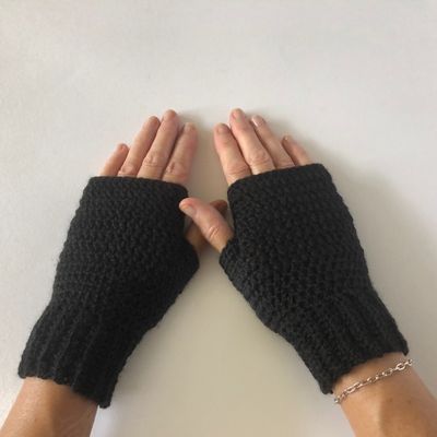Women’s Handmade Plain Black Crochet Fingerless Gloves UK