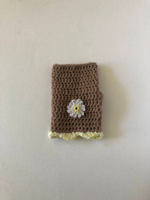 Women&#39;s Desert Taupe Daisy Flower Handmade Crochet Fingerless Gloves