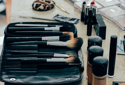 Makeup brushes & tools