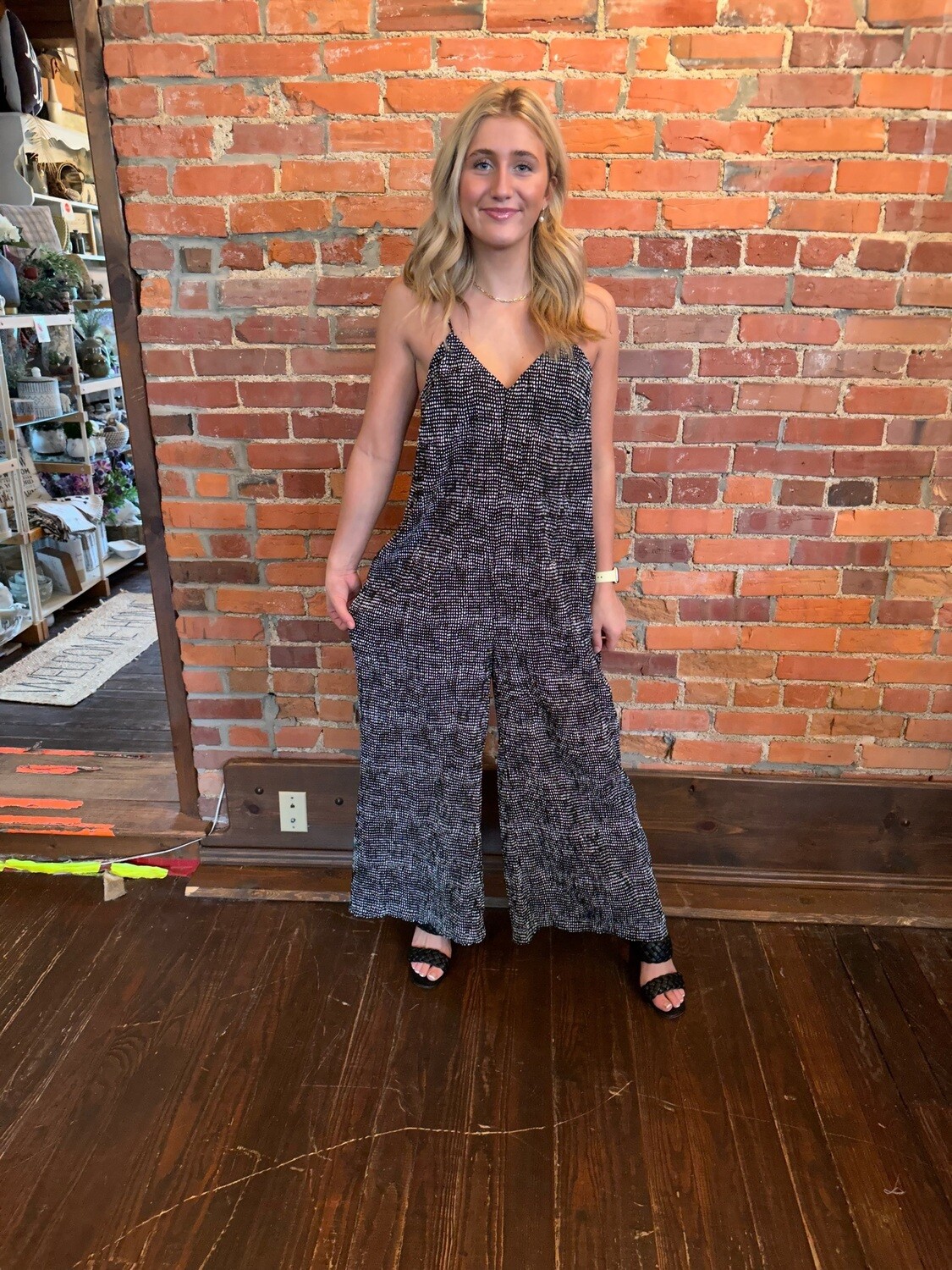Sleeveless Pleated Wide Leg Jumpsuit w/ Pockets