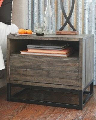Cazentine Nightstand