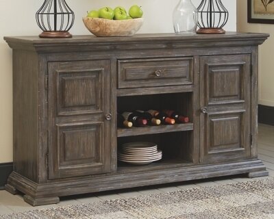 Wyndahl Dining Room Server