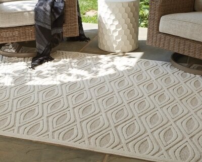 Kylea 5&#39;3&quot; x 7&#39; Rug