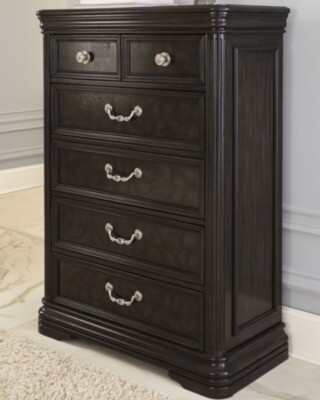 Quinshire Chest of Drawers