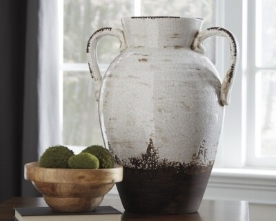 Dion Vase