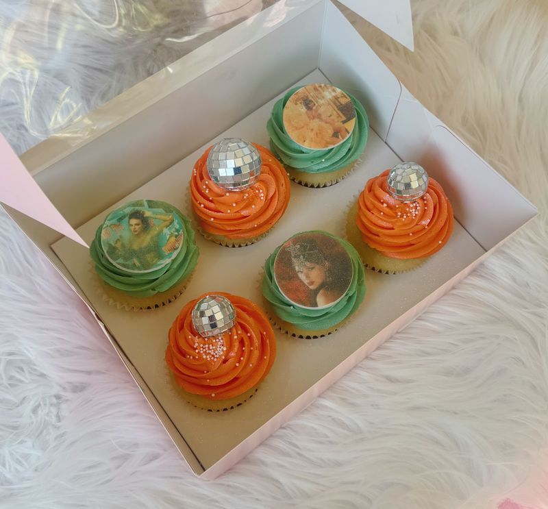 Life of a Showgirl Cupcake Pack