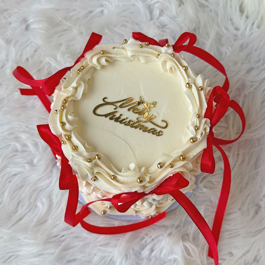 Classic Christmas Ruffle Cake