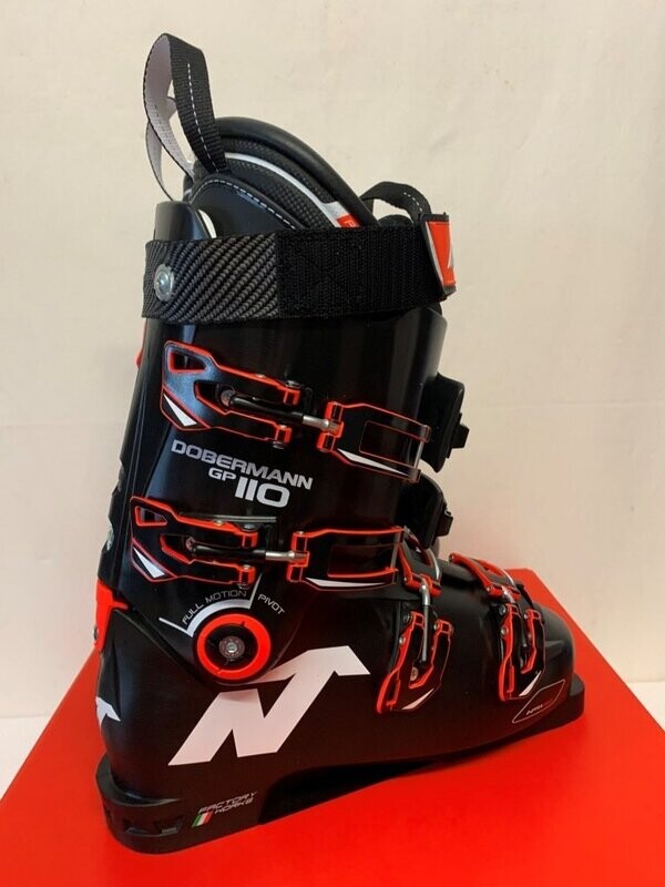 Nordica Dobermann GP 110  Größe 41 (265) / Jugend- Skischuh / B-Ware