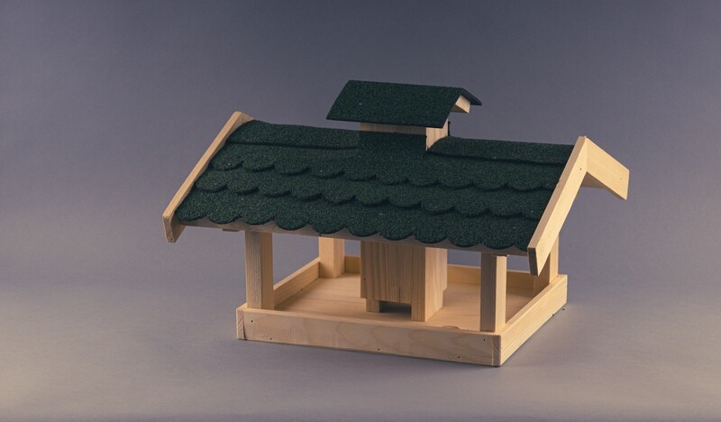 Vogelhaus mit grüner Dachpappe