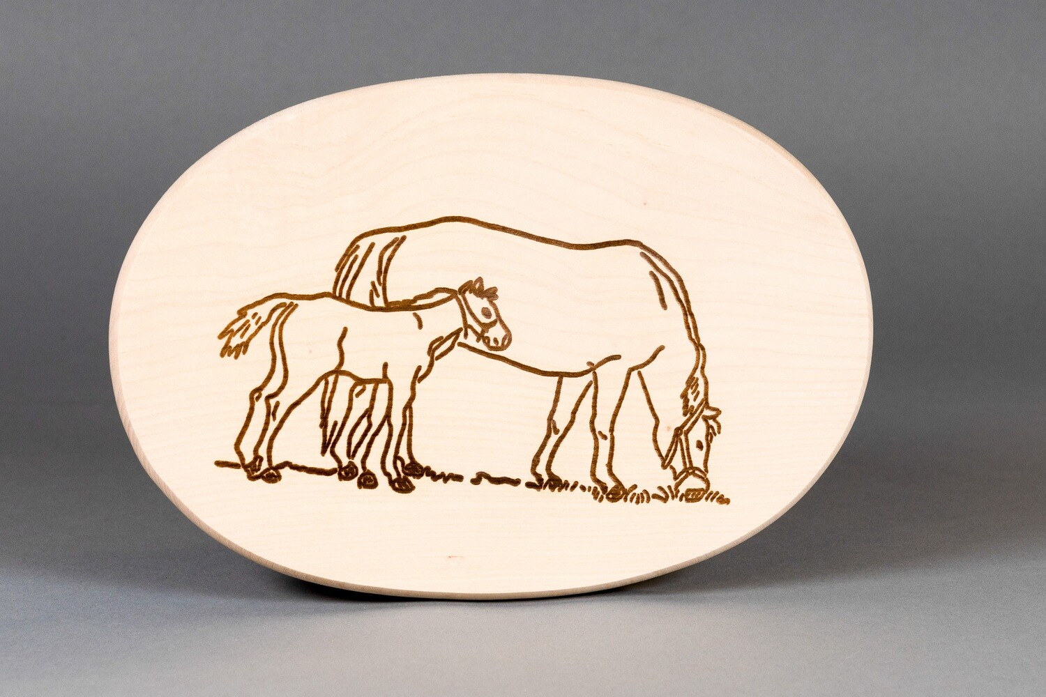 Brotzeitbrett „Pferd mit Fohlen“ oval, natur