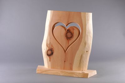 Zirbenholz-Stehle mit Herz