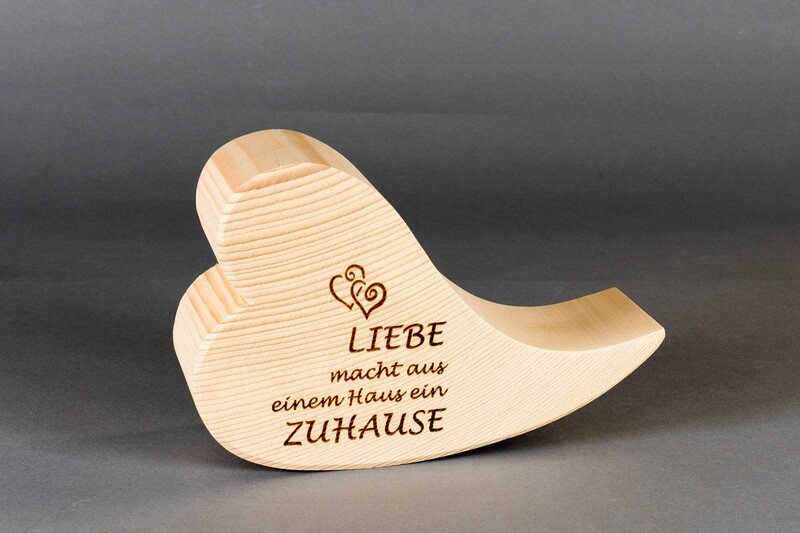 Herz liegend "Liebe macht aus einem Haus ein Zuhause" Herz liegend "Liebe macht aus einem Haus ein Zuhause"