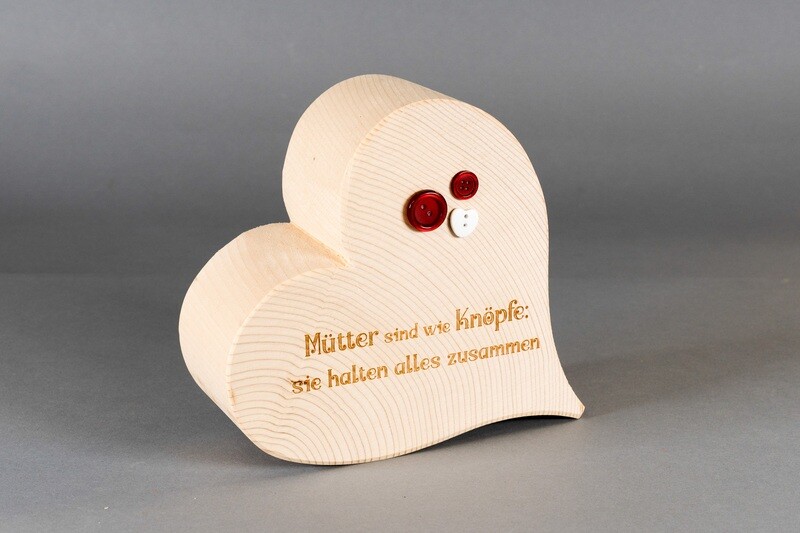 Herz klassisch "Mütter sind wie Knöpfe…" mit unterschiedlichen Knöpfen Herz klassisch "Mütter sind wie Knöpfe…" mit unterschiedlichen Knöpfen