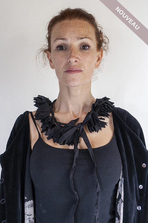 °VIP DAYS° *DERNIERE PIECE Collier fleurs noires -50%