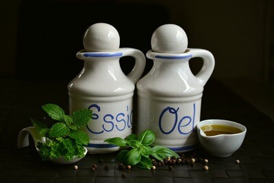 Essig, Balsam, Dolcido und Senf