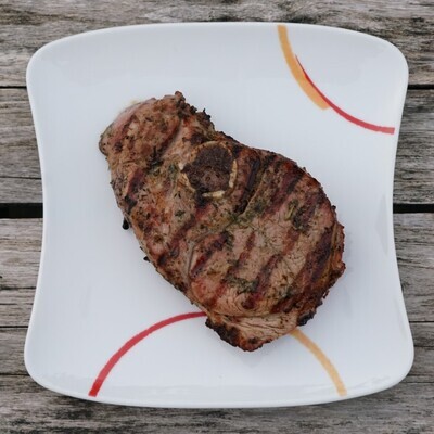 Lamm-Gigot Steak mit Bein (290-320g) - Lammfleisch