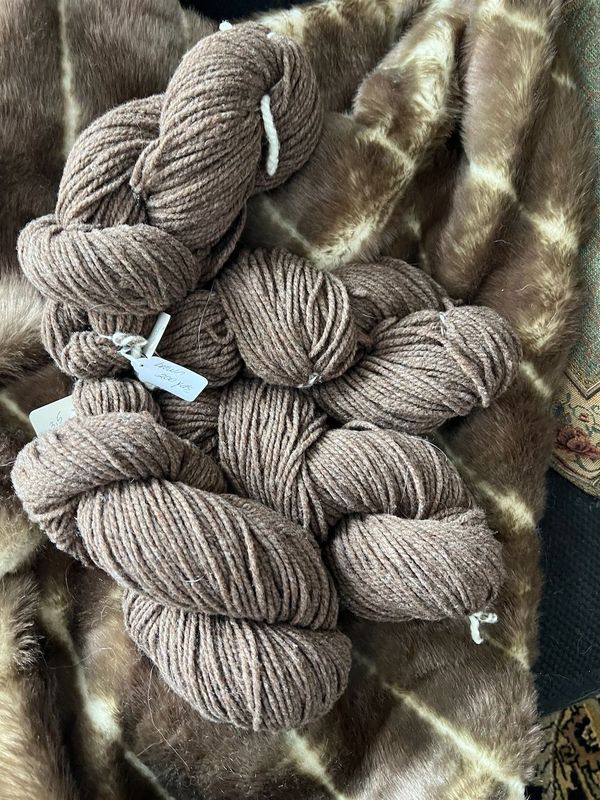 Cocoa Merino wool yarn 4 oz 200 yard Worsted weight