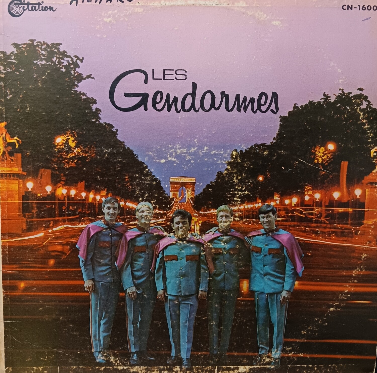 LES GENDARMES - Les Gendarmes