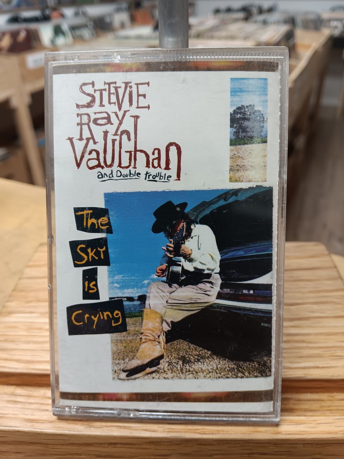 STEVIE RAY VAUGHAN - THE SKY IS CRYING (CASSETTE)