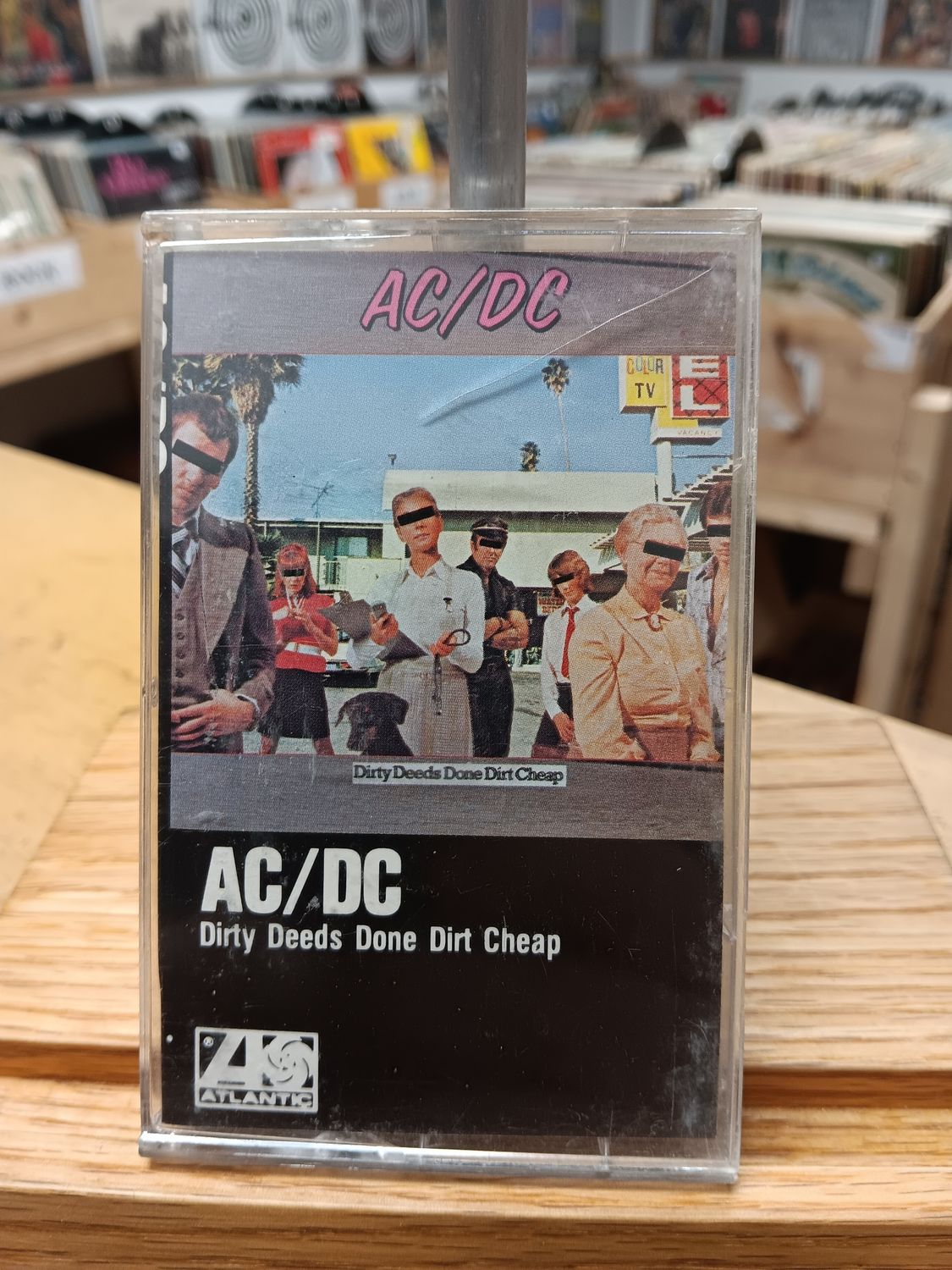 ACDC - Dirty Deeds Done Dirt Cheap (CASSETTE)