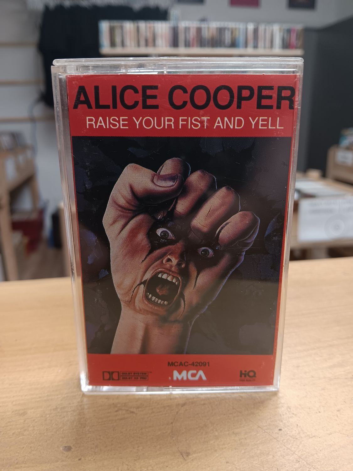 ALICE COOPER - Raise your fist and yell (CASSETTE)