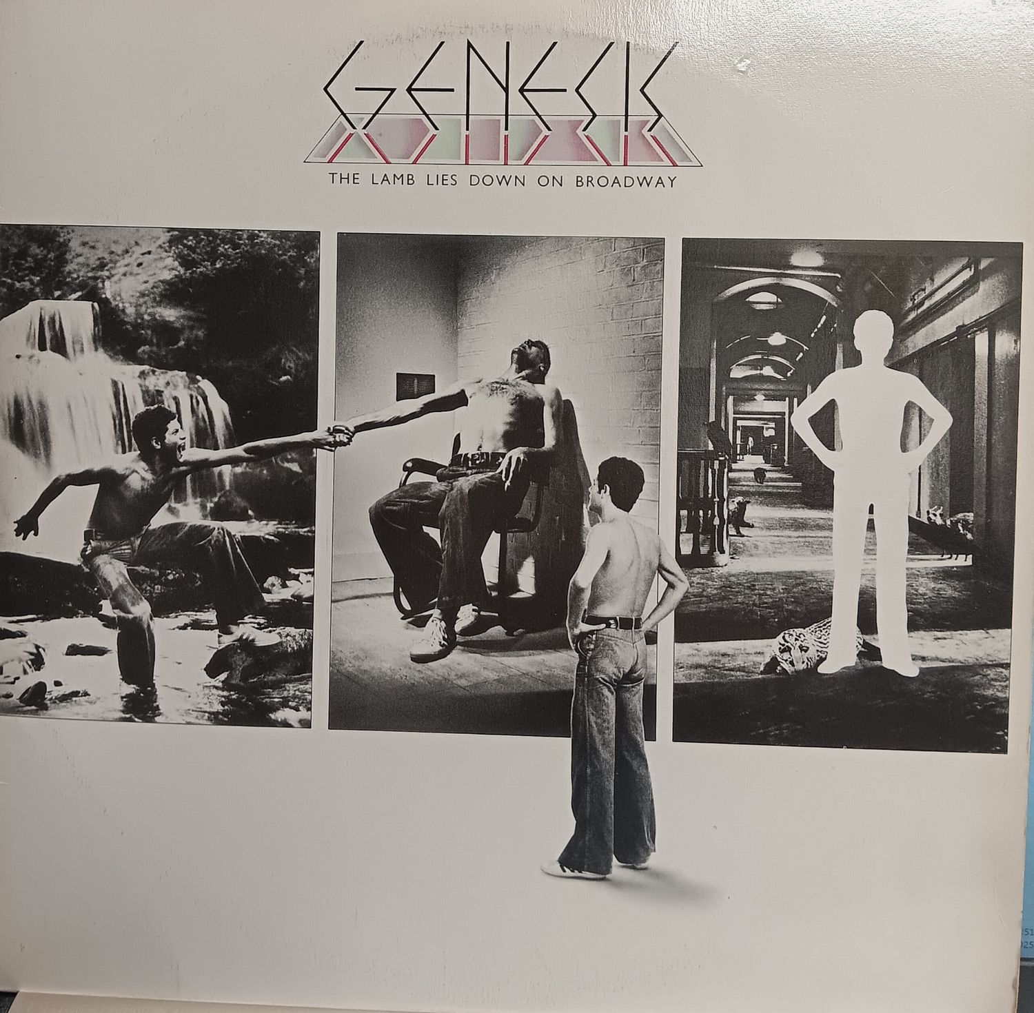 GENESIS - The lamb lies down on Broadway