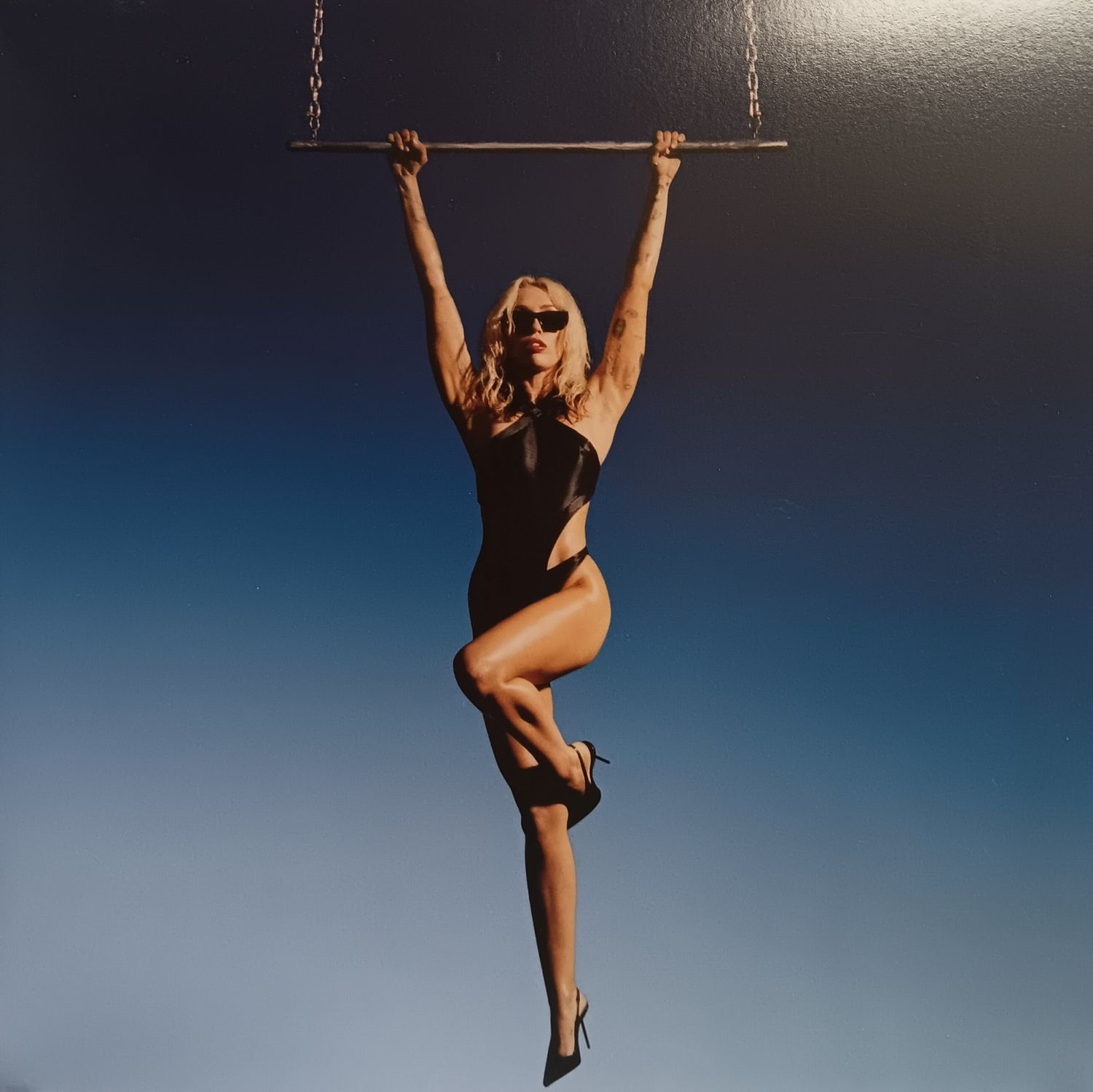 MILEY CYRUS - Endless Summer Vacation