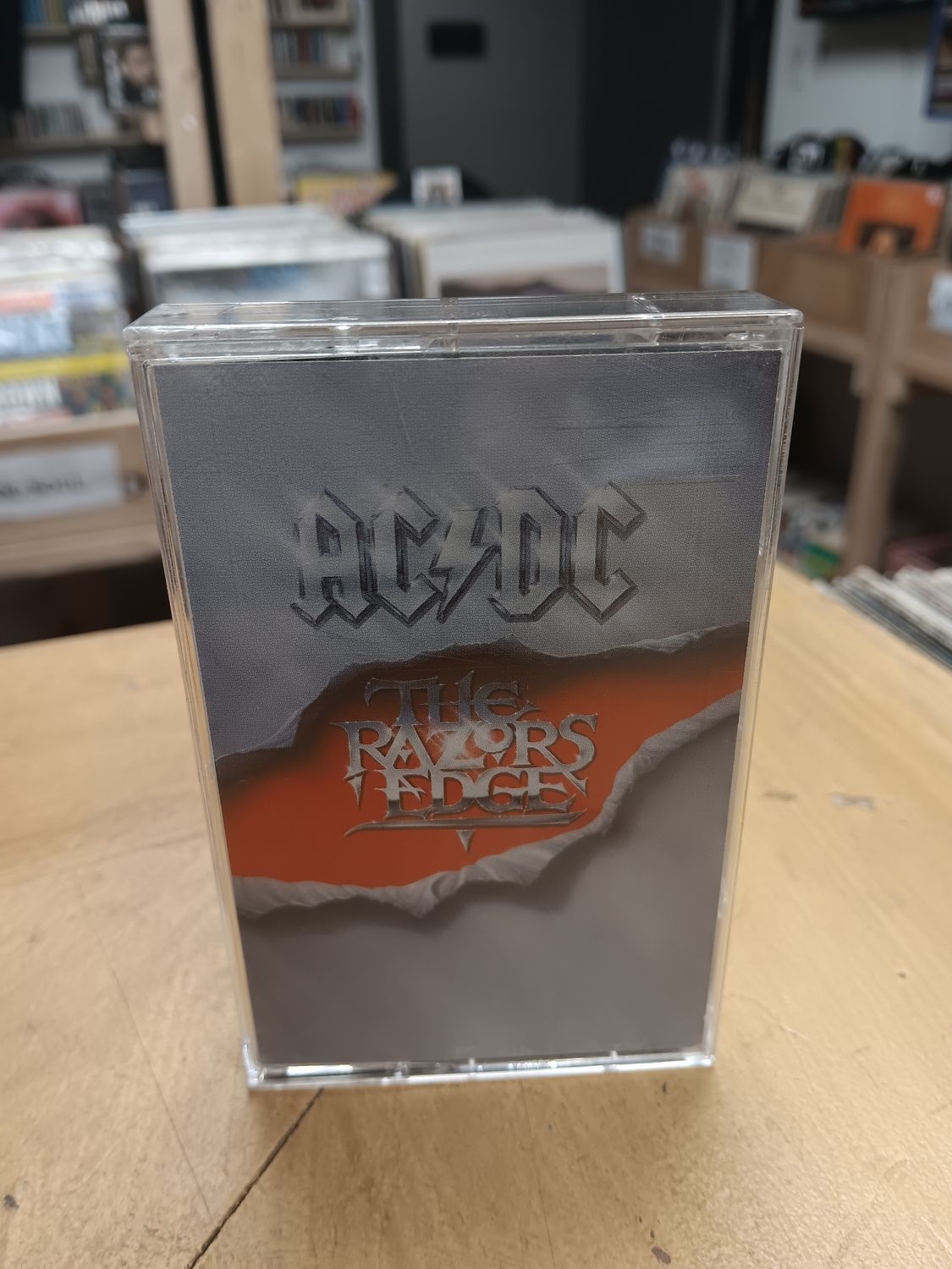 ACDC - THE RAZORS EDGE (CASSETTE)