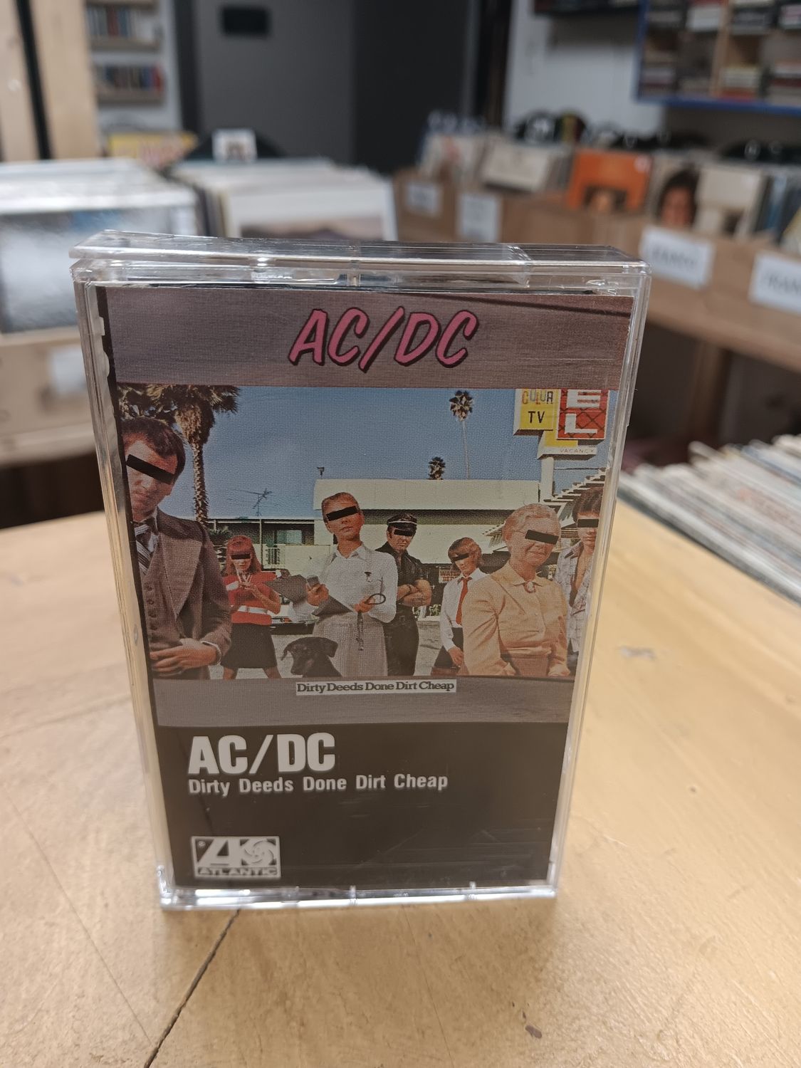 ACDC - DIRTY DEEDS DONE DIRT CHEAP (CASSETTE)