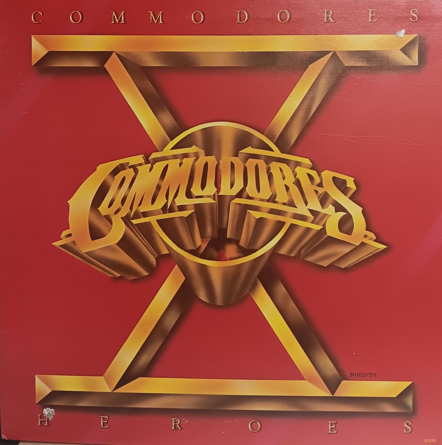 COMMODORES - HEROES